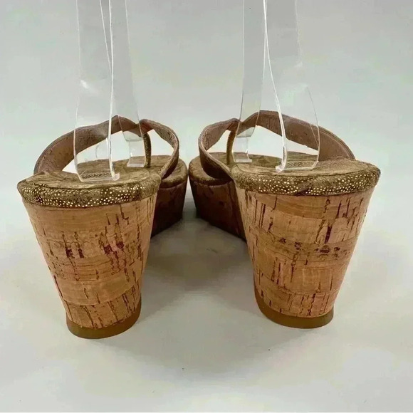 Stuart Weitzman sandals 10.5 gold leather snakeskin print cork platform thong - Picture 4 of 14